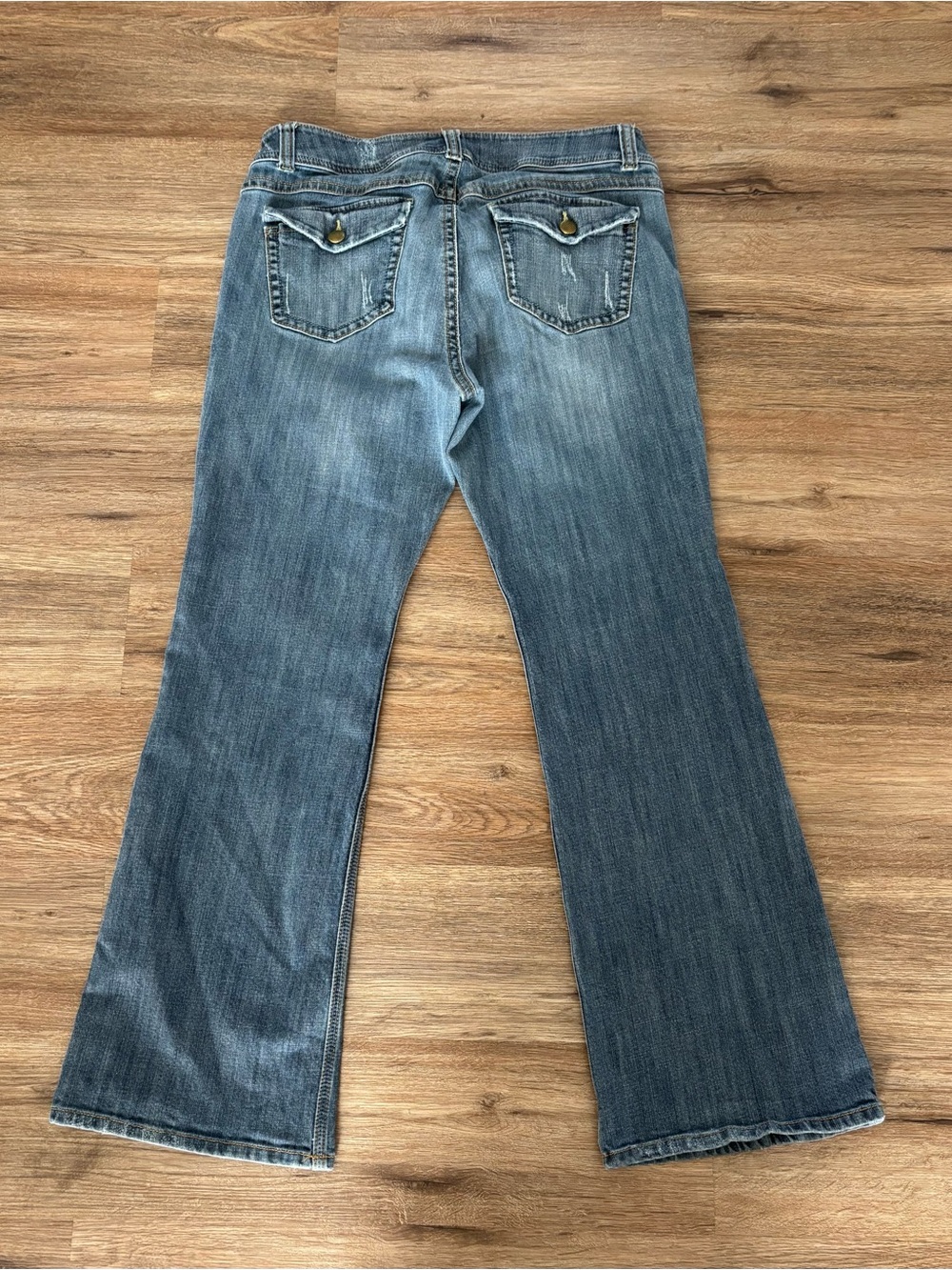 CAbi women’s jeans 14. Medium to lite blue color. Double button back pockets.